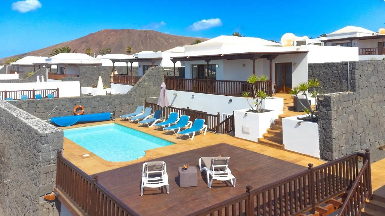 Casa Laura Vista Lobos - Spacious Villa With Heatable Pool And Sea Views Playa Blanca
