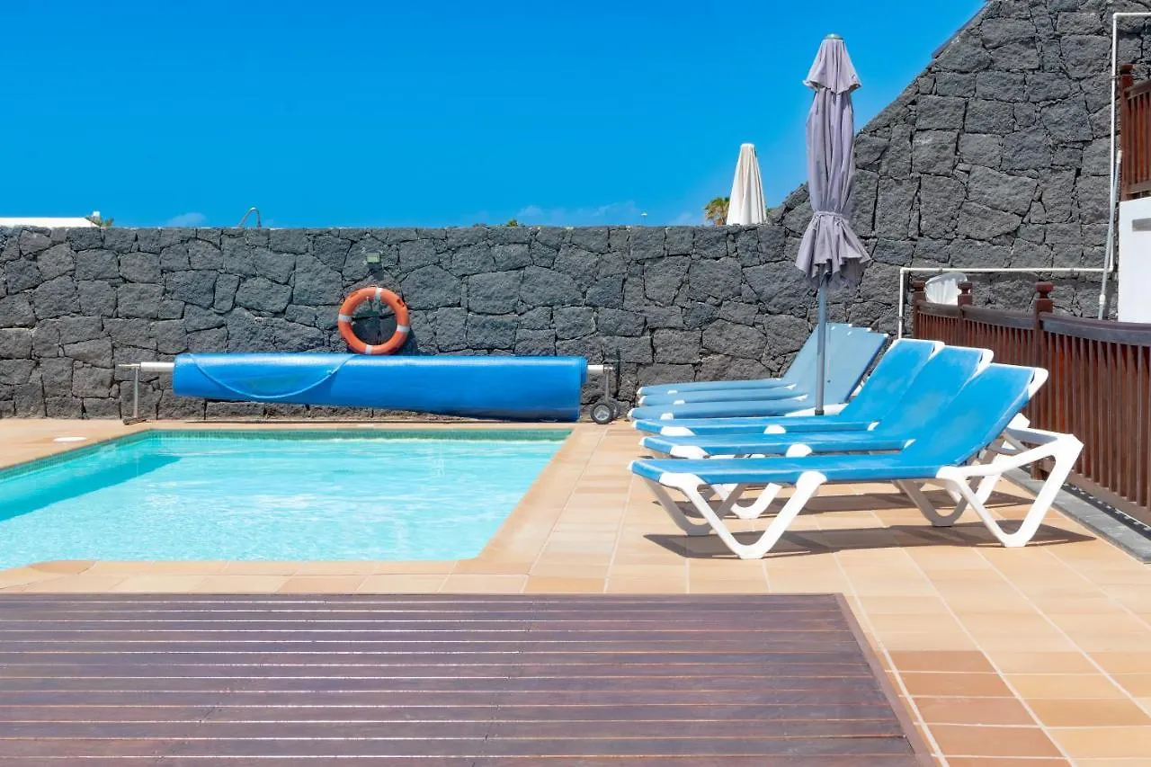 Casa Laura Vista Lobos - Spacious Villa With Heatable Pool And Sea Views Playa Blanca